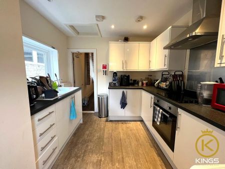 4 bedroom terraced house to rent - Photo 5