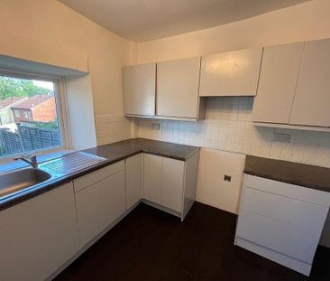 2 bedroom terraced house to rent - Photo 2