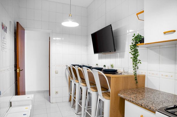 Room with window to interior patio in Portaferrisa - Photo 1