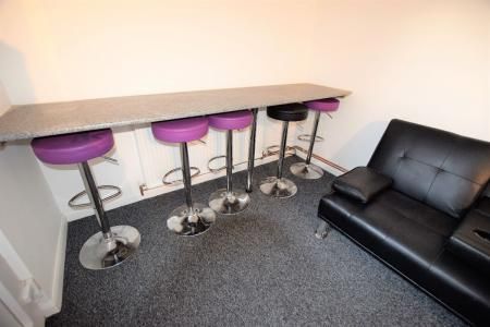 4 Bed Student Home - Edgar Road, Opposite CCCU - Photo 1