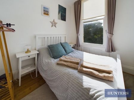 3 bedroom Flat To Let - Photo 5