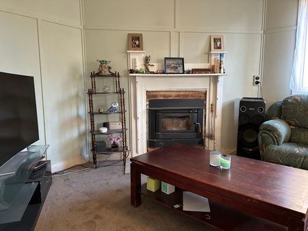 3 Bedroom Home Centrally Located! - Photo 3