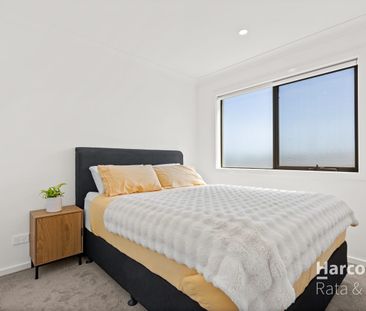 Stunning 4-Bedroom Home in Wollert - Photo 4