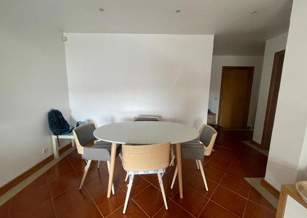 Apartamento T2 em empreendimento com piscina na Praia da Barra.