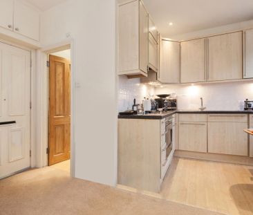 Charing Cross Road, Covent Garden, WC2H - Photo 6