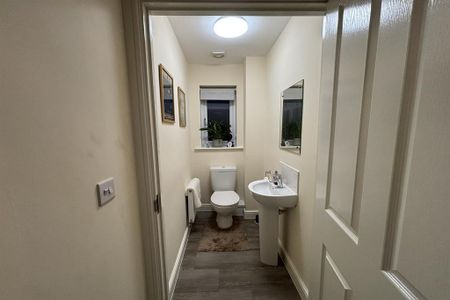 3 bedroom end of terrace house to rent - Photo 4