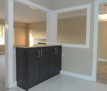 327 Laurentian Cres, Coquitlam (Main Level) - Photo 2