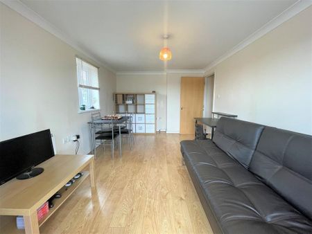 2 bedroom apartment to rent - Photo 4