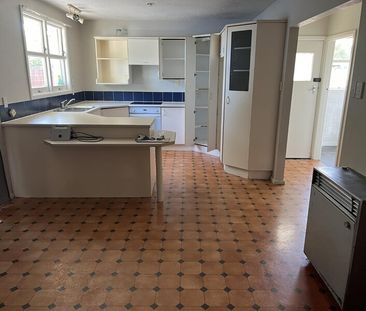 RICCARTON – 4 BEDROOM, 2 BATHROOMS, DOUBLE GARAGE + POOL! - Photo 5