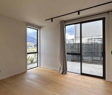 Stylish 1 Bed Apartment - Photo 3