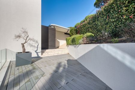Contemporary five-bedroom villa in Estoril, Cascais. - Photo 2