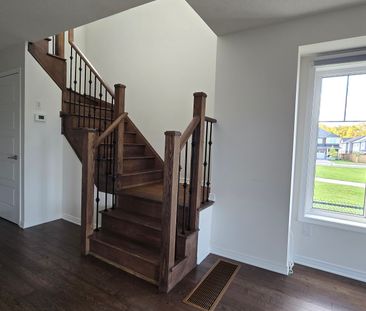 For Lease - 11 Armes Street, Hamilton, Ontario - Photo 2