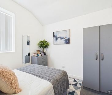 1 bedroom in a flat share to rent - Photo 3