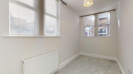 2 bedroom Flat To Let - Photo 5