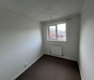 3 bedroom end of terrace house to rent - Photo 4