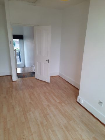 1 Bed Flat, Kent House Road, SE26 - Photo 2