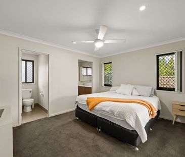 Modern Family Home with Multiple Living Areas in North Harbour - Photo 4