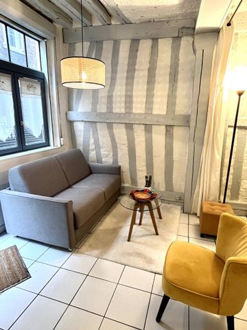 Beau studio meublé en location de 30,60m², situé rue Beffroy à Rouen, 590€ charges comprises - Photo 2