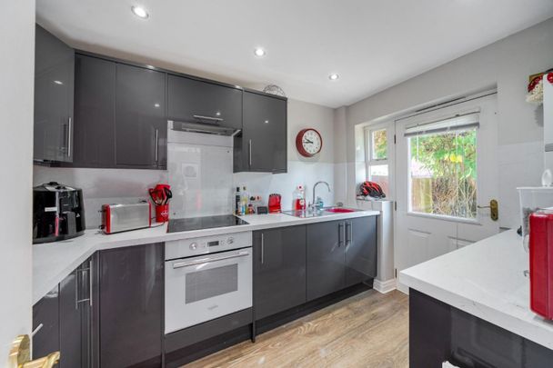 3 bedroom House To Let Total Size: 948 SQ FT - Photo 1