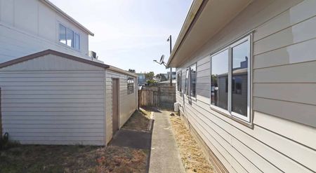 Tidy Four- Bedroom Home. - Photo 2