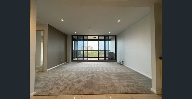 Modern Spacious Apartment Moments to East Village - Photo 1