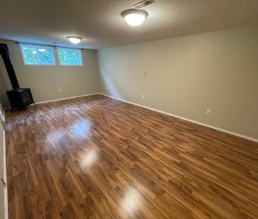4-Bed Family Home Steps Away From Avonmore LRT Station - Photo 4