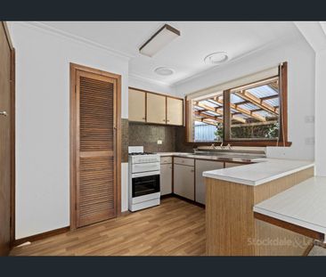 Convenient, Comfortable & Walk to Town & Beach - Photo 1