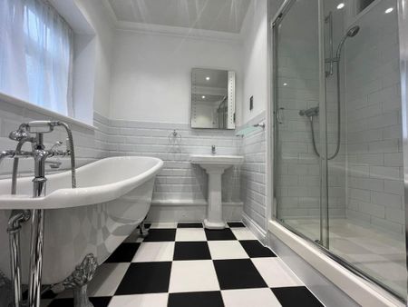 3 bedroom ground floor flat to rent - Photo 3