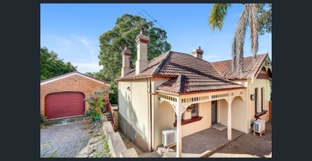 Federation Character. Four Bedrooms. Grapevine Shade. 180m to Mackey Park. - Photo 5