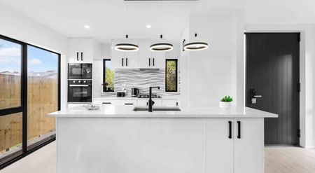 Magnificent in Manurewa - Photo 3