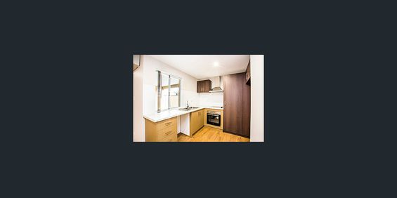 Large & Modern Unit w/ Private Courtyard in Top Location - Photo 3