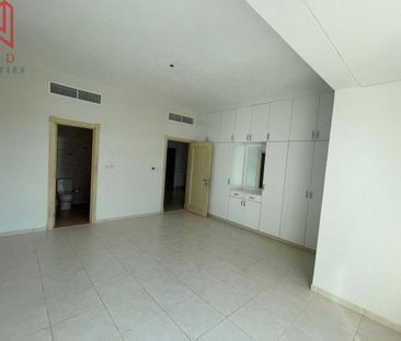 Elegant 4-BR Villa|Modern Design|Premium Location - Photo 5