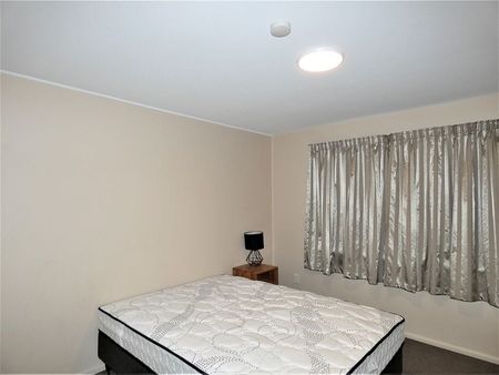 Sunny North-Facing Apartment with Parking - Photo 5