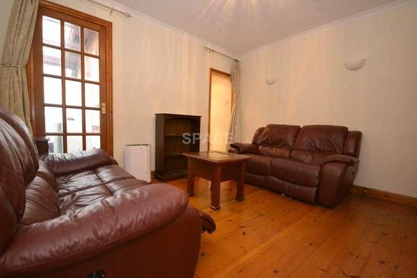 Pitcroft Avenue, Reading, RG6 - Photo 1