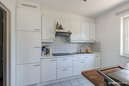 GUNSTIG GELEGEN APPARTEMENT MET 2 SLAAPKAMERS, GARAGE EN AUTOSTAANPLAATS TE BILZEN - Photo 4