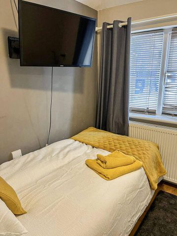 1 bedroom in a house share to rent - Photo 2