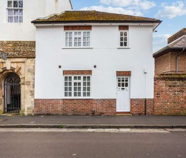 A charming two bedroom house in Winchester city centre - Photo 5