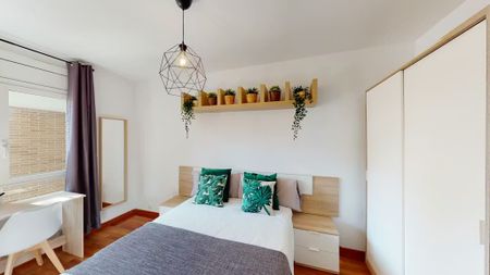 Carrer de la Diputació, Barcelona, Catalonia 08011 - Photo 2