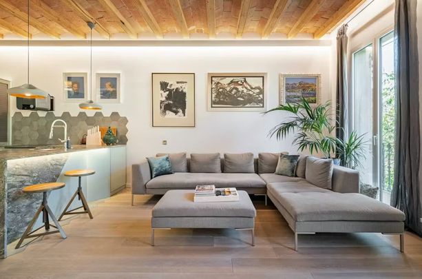 Carrer dAragó, Barcelona, Catalonia 08009 - Photo 1