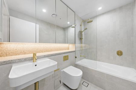 Contemporary Two-Bedroom Apartment – Steps to Metro - Photo 5
