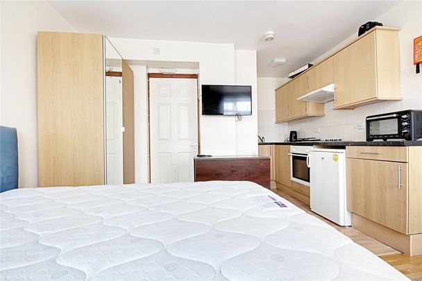 Studio to rent - Photo 1