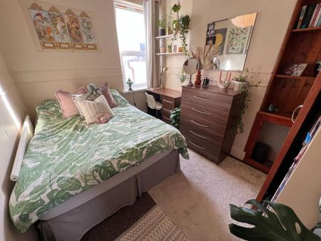 4 bedroom terraced house to rent - Photo 5