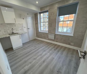Studio Flat, London, SW1V - Photo 6