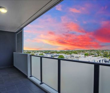 SPACIOUS TWO BEDROOM APARTMENT ON LEVEL 11 - RESORT-STYLE LIVING IN... - Photo 4