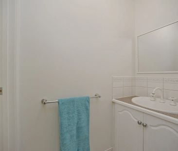 Professional & Straightforward - Photo 3