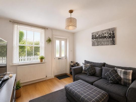 2 bedroom cottage to rent - Photo 1