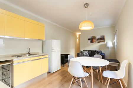 Travessia de Sant Antoni, Barcelona, Catalonia 08012 - Photo 4