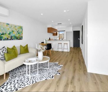 Beautiful 2 Bed Townhouse & Pet Friendly!! - Photo 4