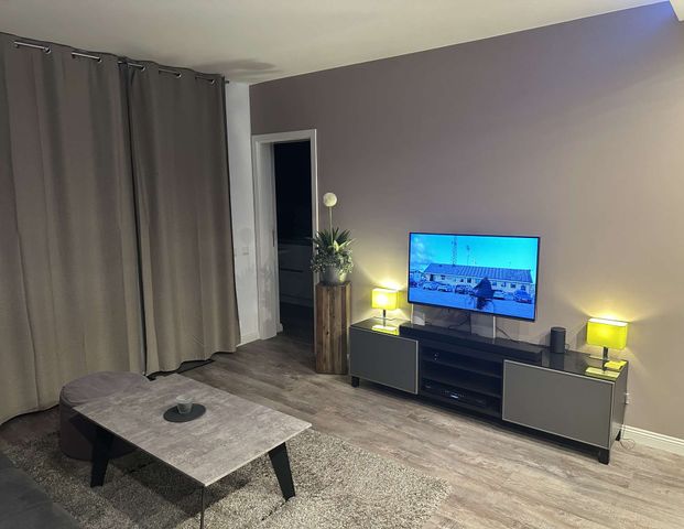 **Wunderschönes und modern möbeliertes Apartment mit Balkon und Schwimmbad in Bothfeld** - Photo 1