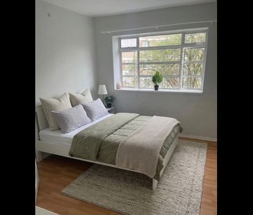 2 Bed Flat, Eastman House, SW4 - Photo 2